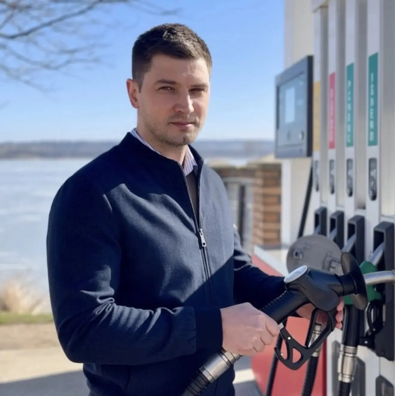 ⛽️ Мэр Обнинска прокомментировал топливный ажиотаж

По его словам, проблема с отпуском топлива дейст