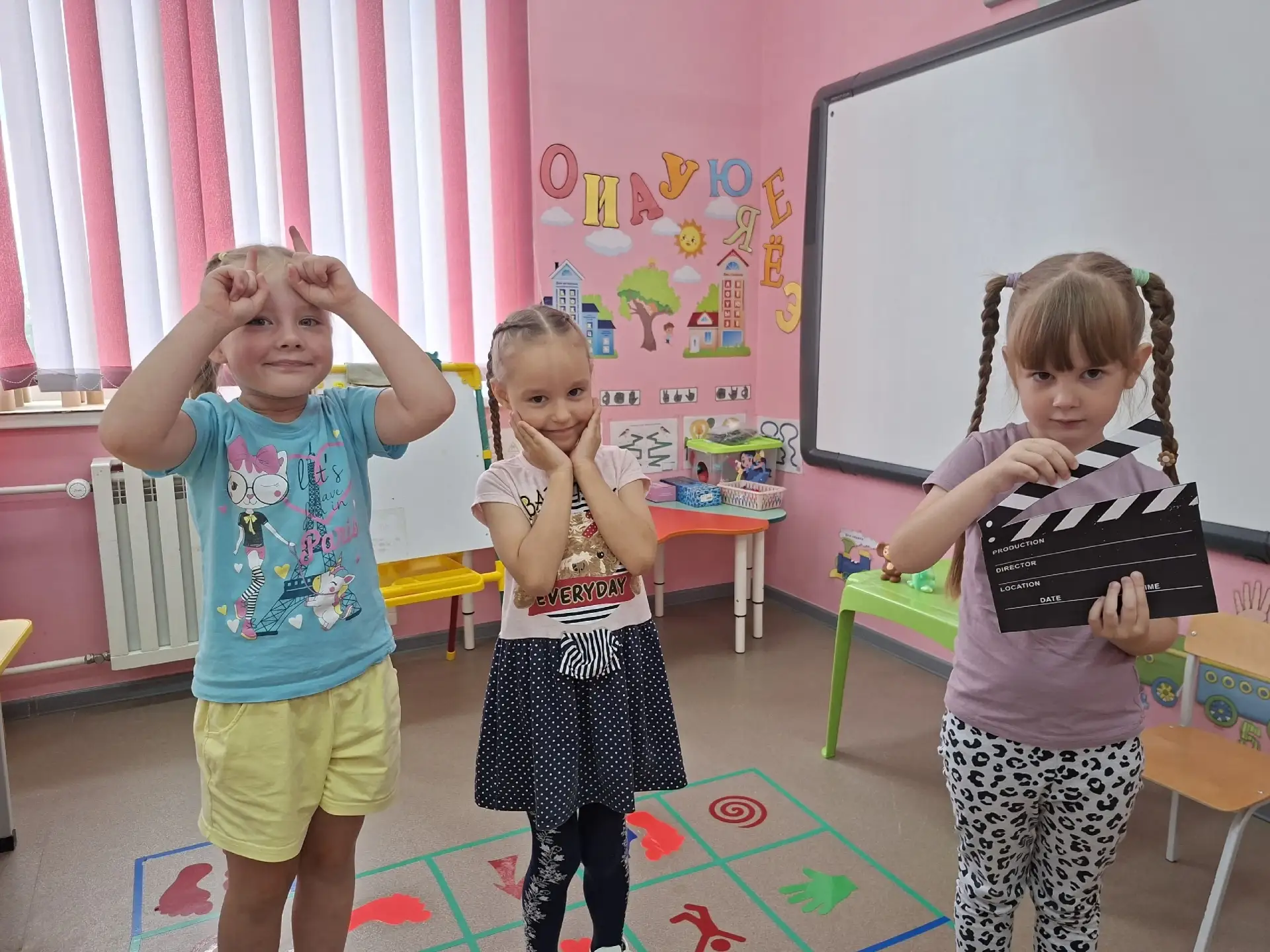 🎬 27 августа — День российского кино! Светлый праздник волшебства у нас в средней группе!