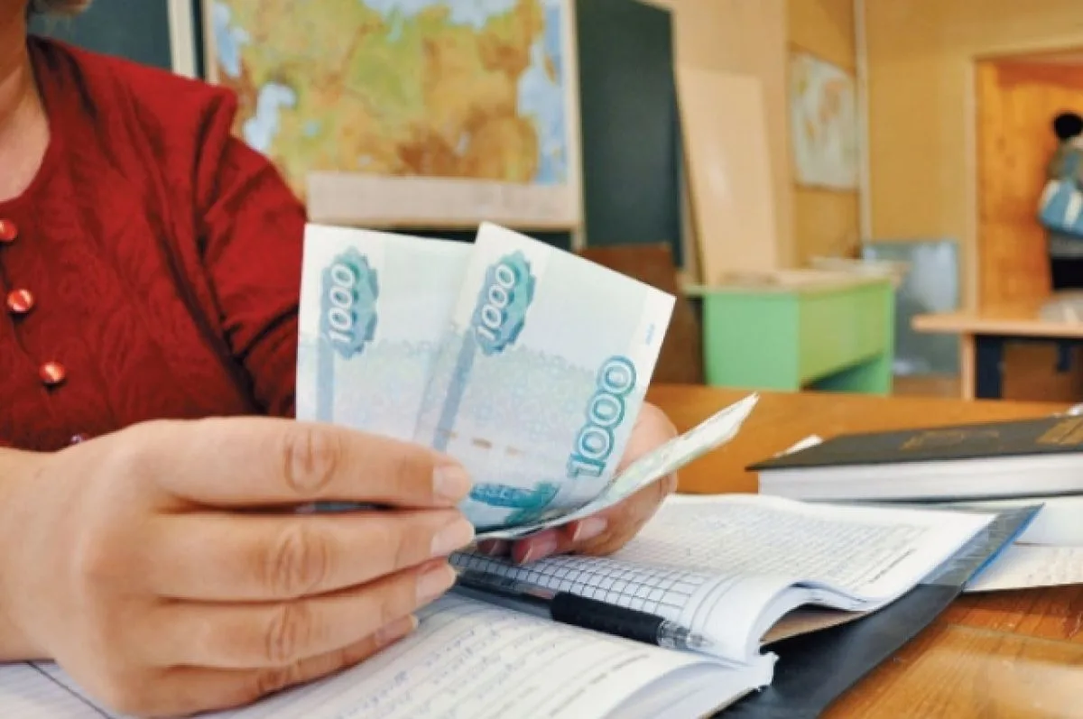В Удмуртии зарплаты учителей выросли, но отстают от средних по региону