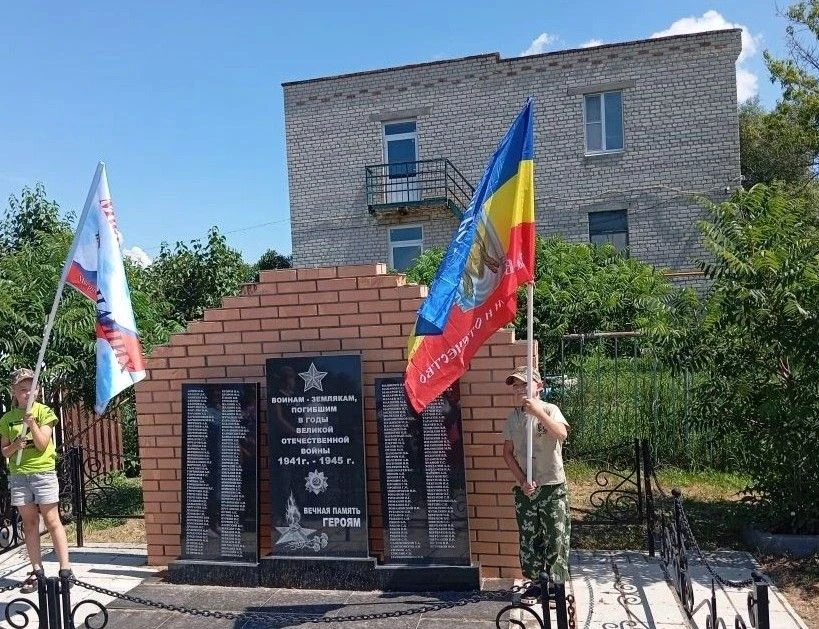 ⚡️ В станице Малодельской прошел автопробег Памяти

❗️Накануне общенационального праздника – Дня Рос