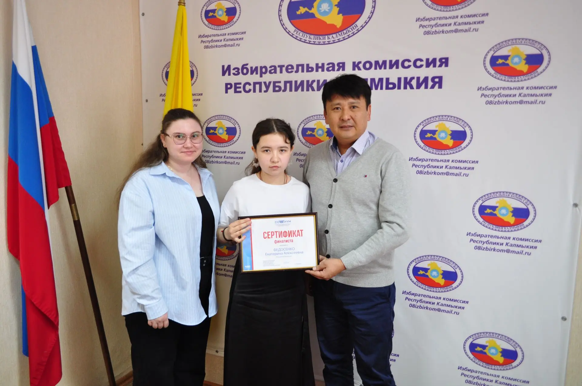 Председатель Избирательной комиссии Республики Калмыкия Бембя Чужаев встретился с финалисткой Всерос