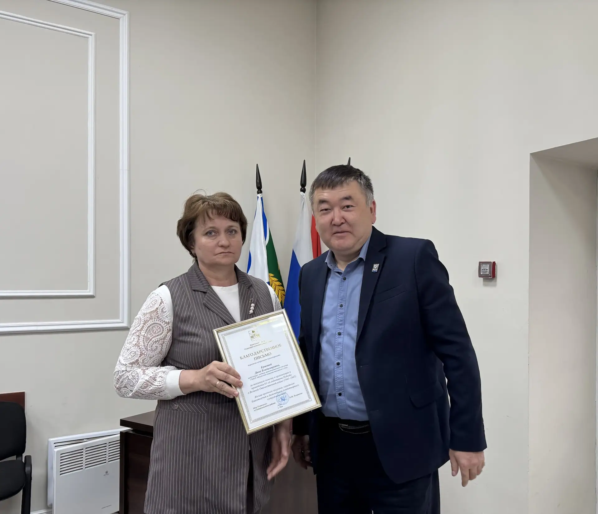 Сегодня мэр района Борис Михайлович Хошхоев вручил благодарственные письма сотрудникам Осинского отд