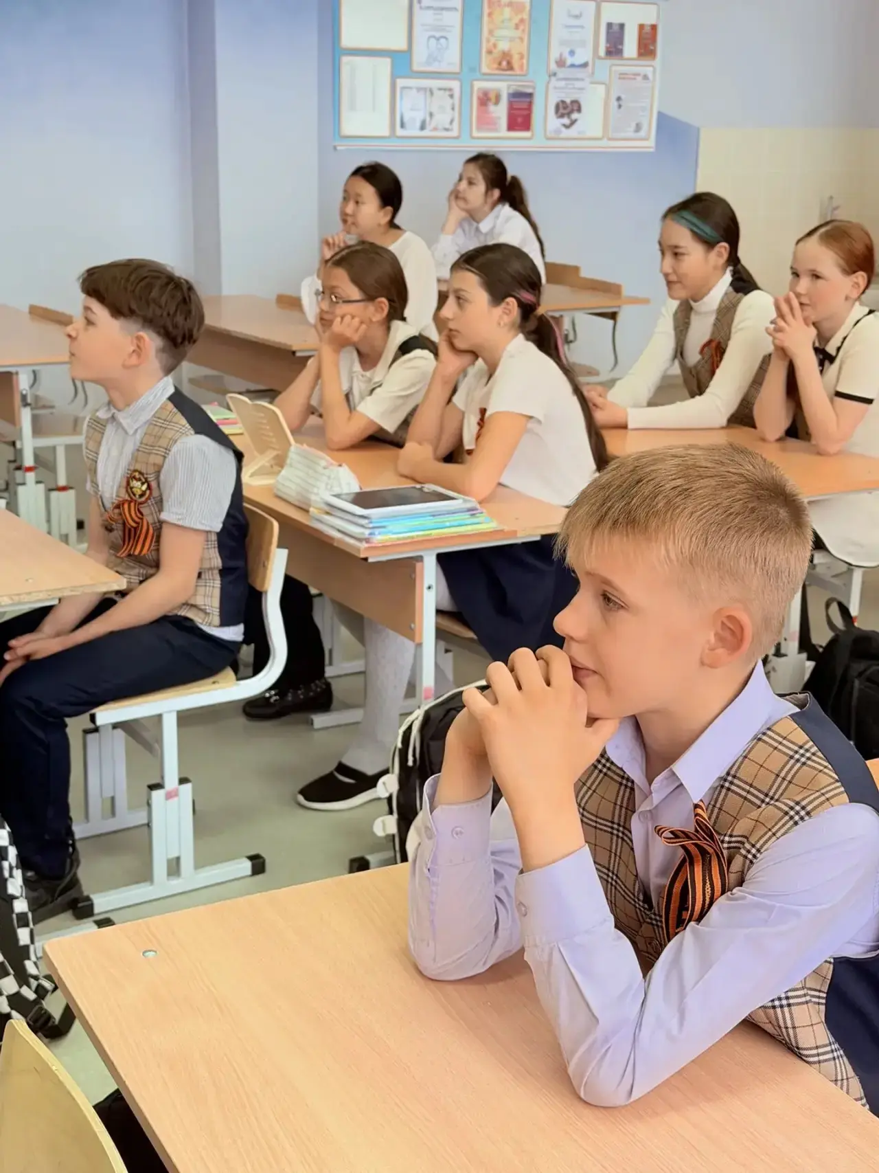 👷‍♂️Знакомство с профессией: ведущий инженер  🏗️ Для учащихся 4Г класса прошёл необычный и очень инт