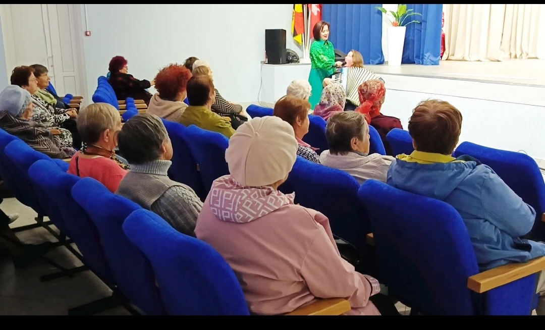 Золотой возраст в лучах праздника: как прошел День пожилого человека в р. п. Красный Яр.