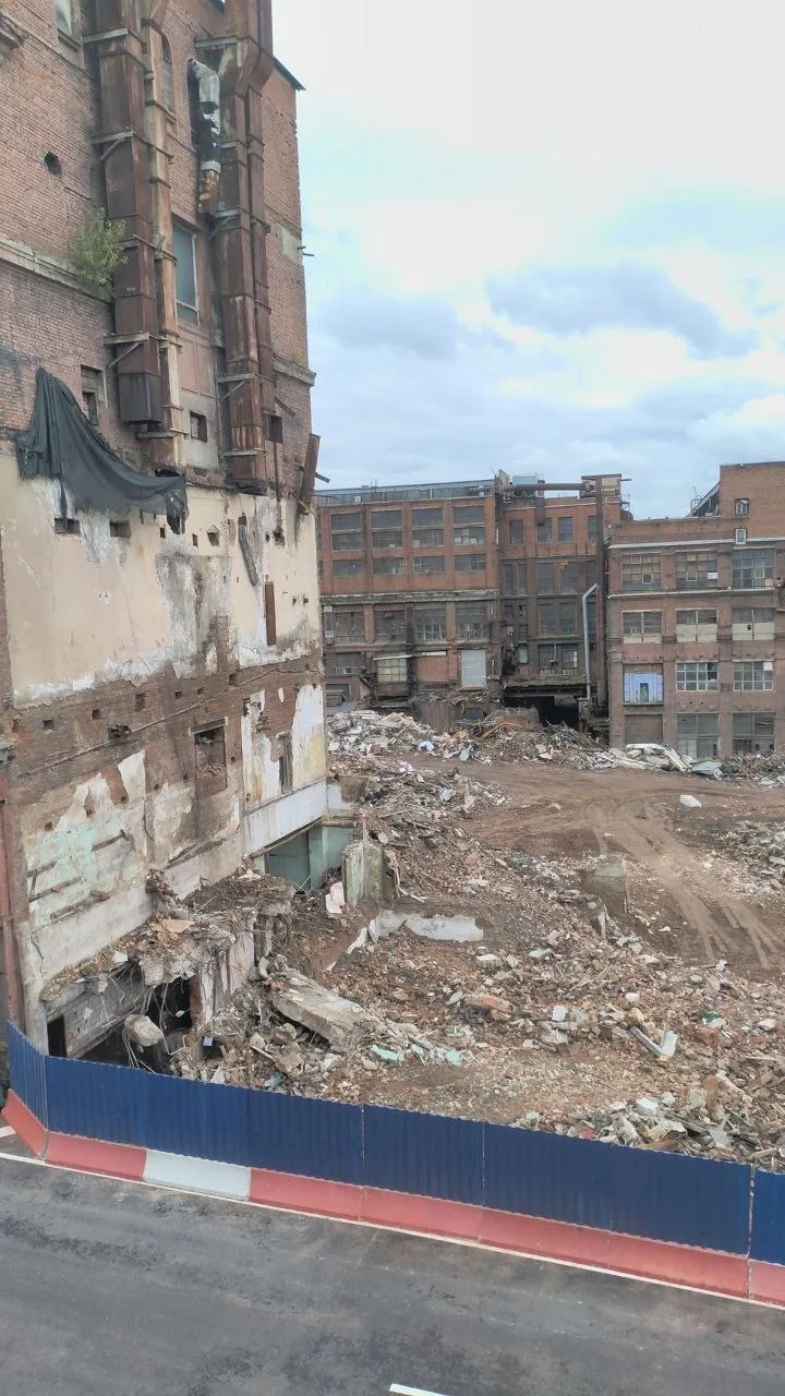 🏭 Часть зданий Электрозавода уже снесли — фото и видео публикуют москвичи.