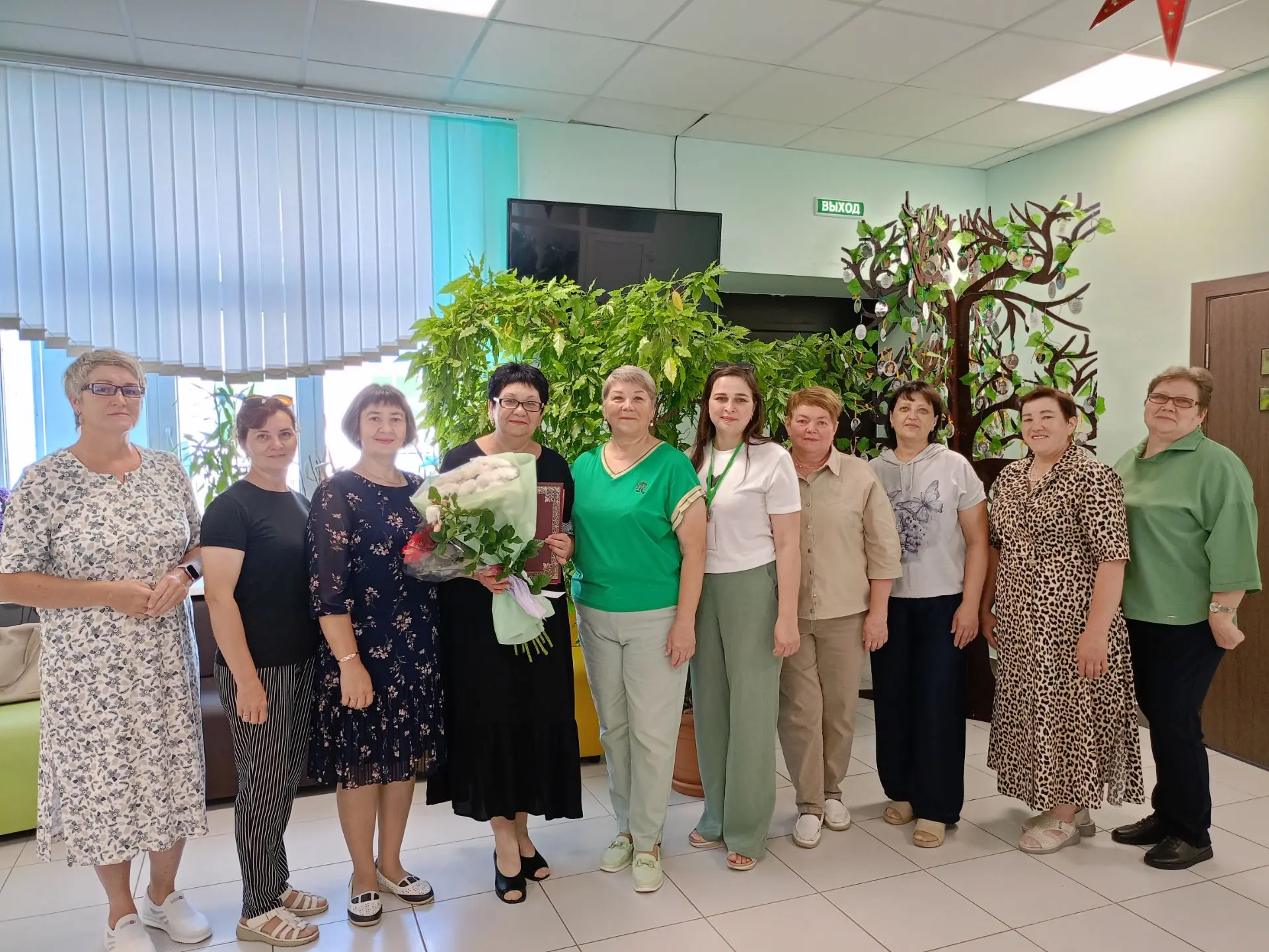 💐 Хөрмәтле Вилә Гарифулловна, гомер бәйрәмегез белән тәбрик итәбез!
📚 Сезнең фидакарь хезмәтегез, 
