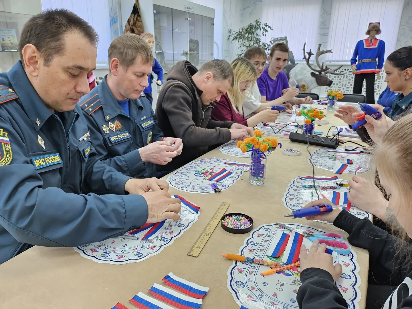 🇷🇺10 июня в культурном пространстве "Саамский уголок" прошел мастер-класс "Триколор", приуроченный