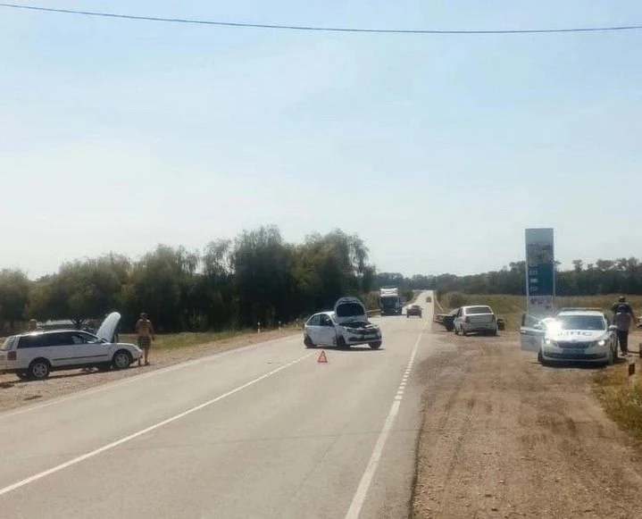 Цепная авария на трассе в Кавказском районе, трое пострадавших