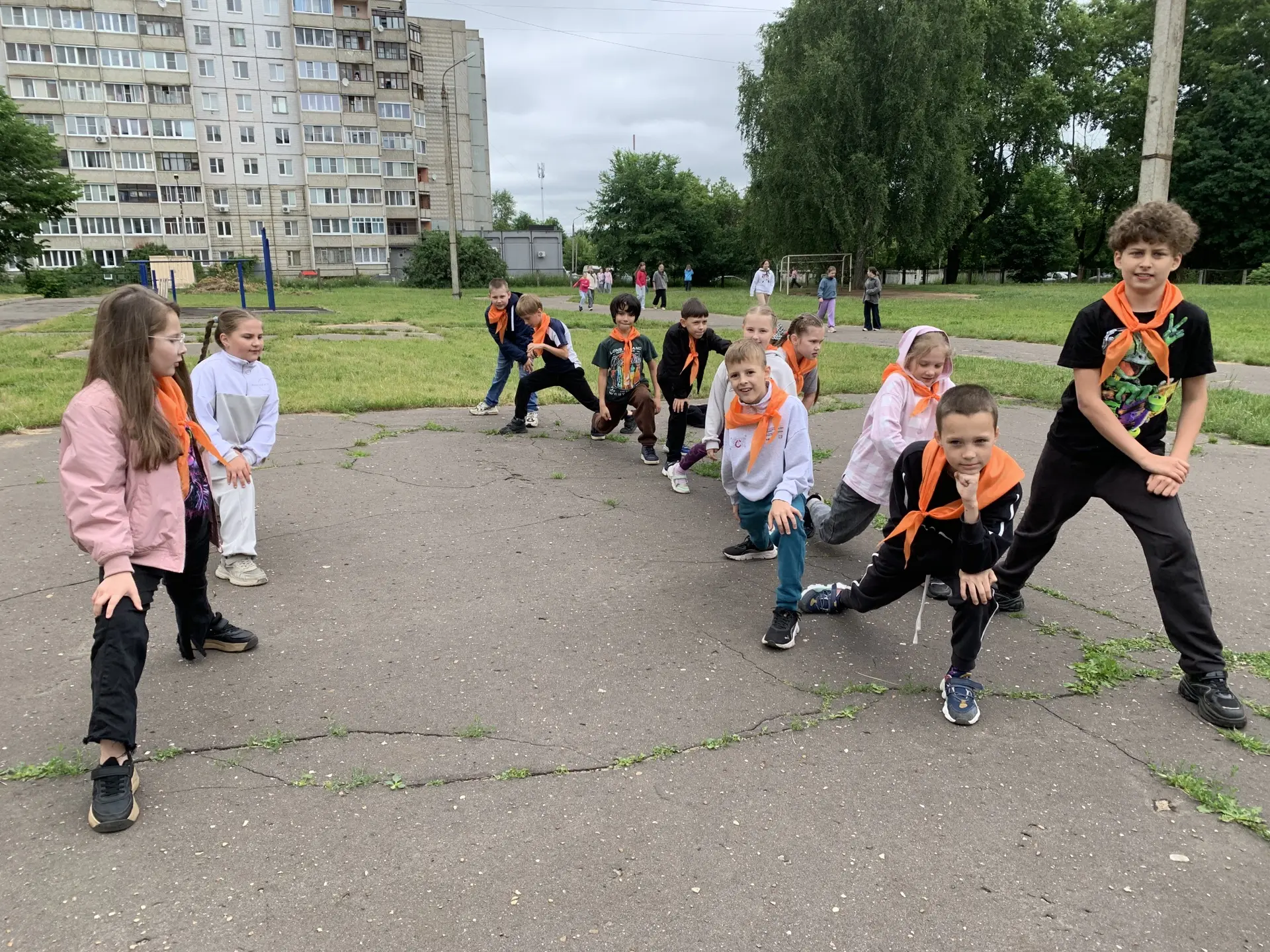 👋 Новости пришкольного лагеря

Утро началось с энергичной зарядки, которая зарядила ребят позитивом