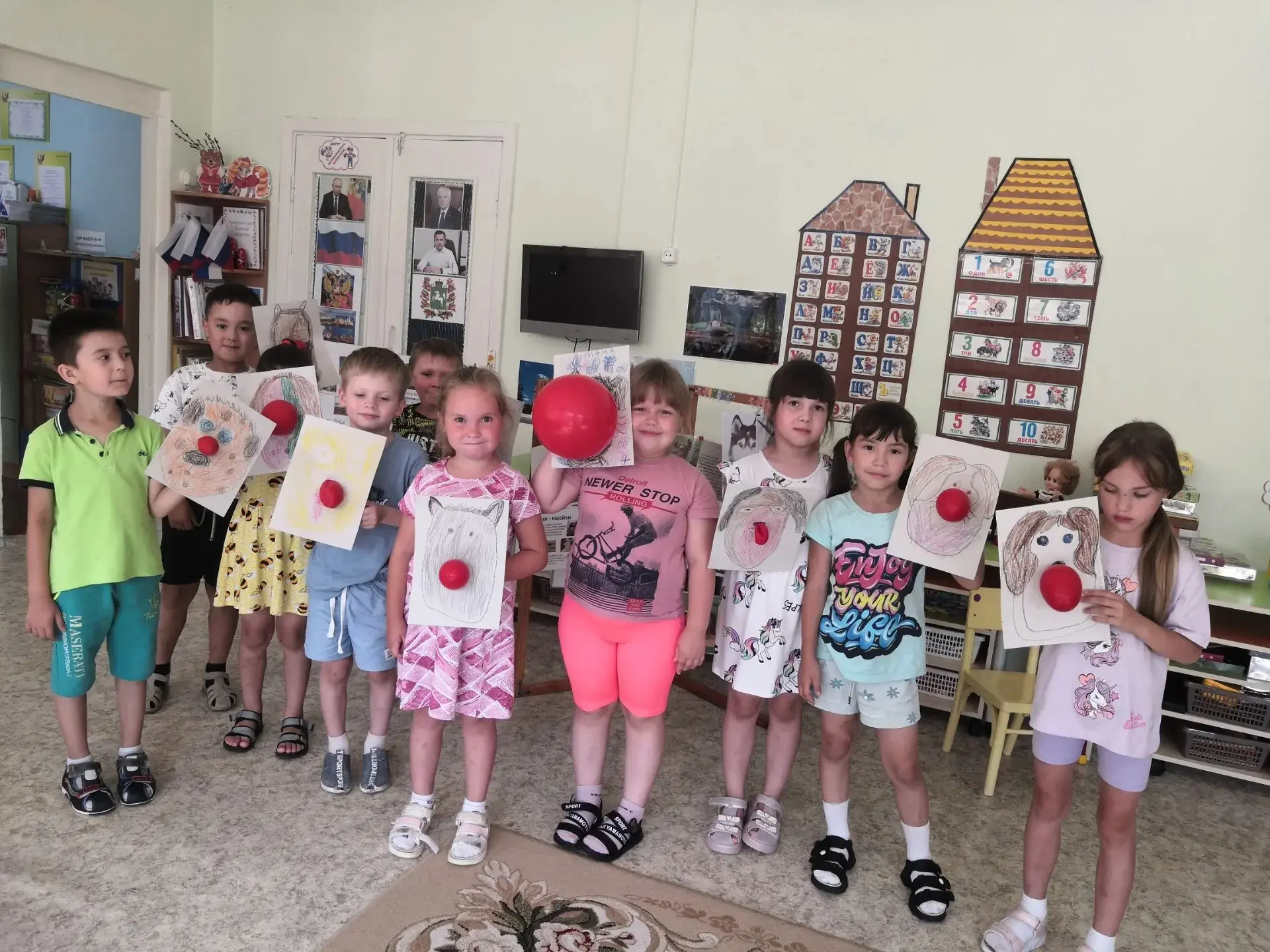 🎉 Международный день собак — 2 июля! 
Наши ребята очень любят домашних питомцев, поэтому этот празд