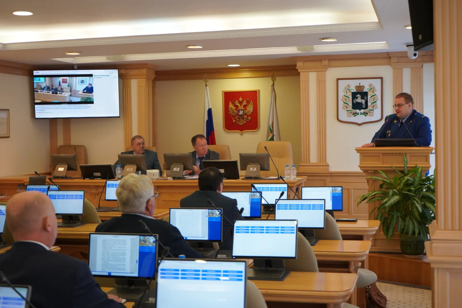 Возрастной порог для получения выплаты по жилищному свидетельству сиротам могут снизить...