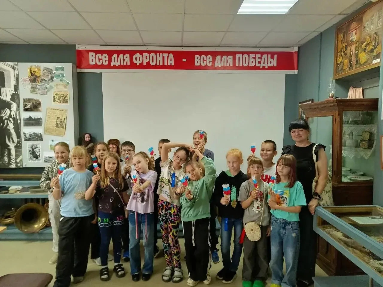 🏛️ Сегодня наши отряды отправились в Алапаевский музейный комплекс!

🔹 Программа «Хоровод дружбы н