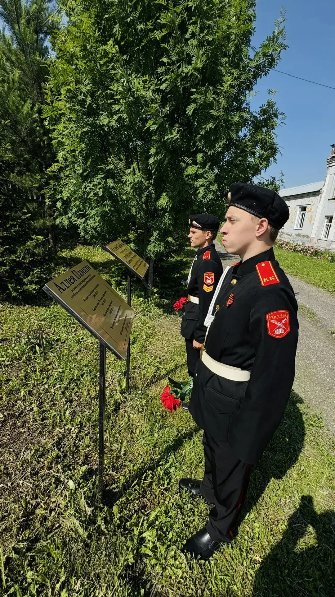 🕯️ В День памяти и скорби кадеты возложили цветы к мемориалам в память о павших героях. 22 июня 194