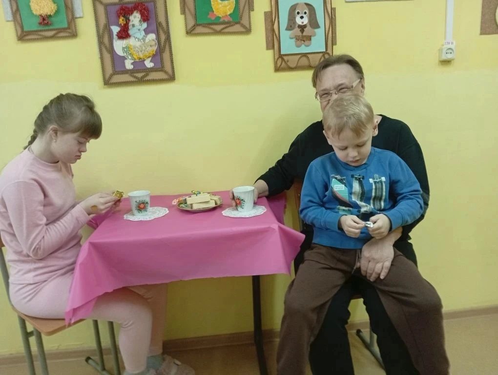 Сегодня особенный день — День семьи! Мы решили создать в нашей группе «Ребёнок и мама» ...