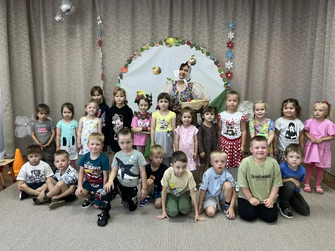 🎉 Весёлый и познавательный праздник — Яблочный Спас — прошёл в нашем детском саду! 🍎✨