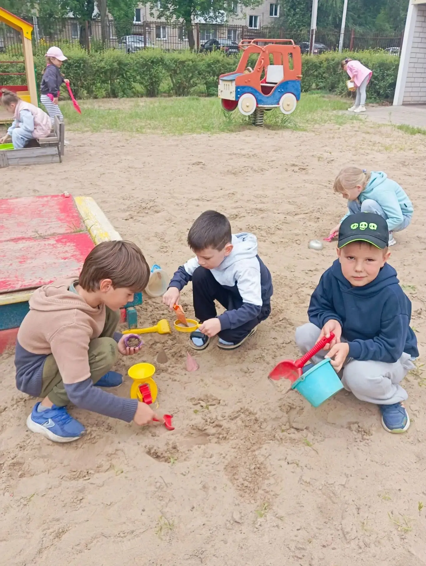 ☀️ ЛЕТНЯЯ ПРОГУЛКА В ДЕТСКОМ САДУ — ЭТО НЕ ПРОСТО ИГРЫ! 🌿Многие думают, что прогулка летом — это пр