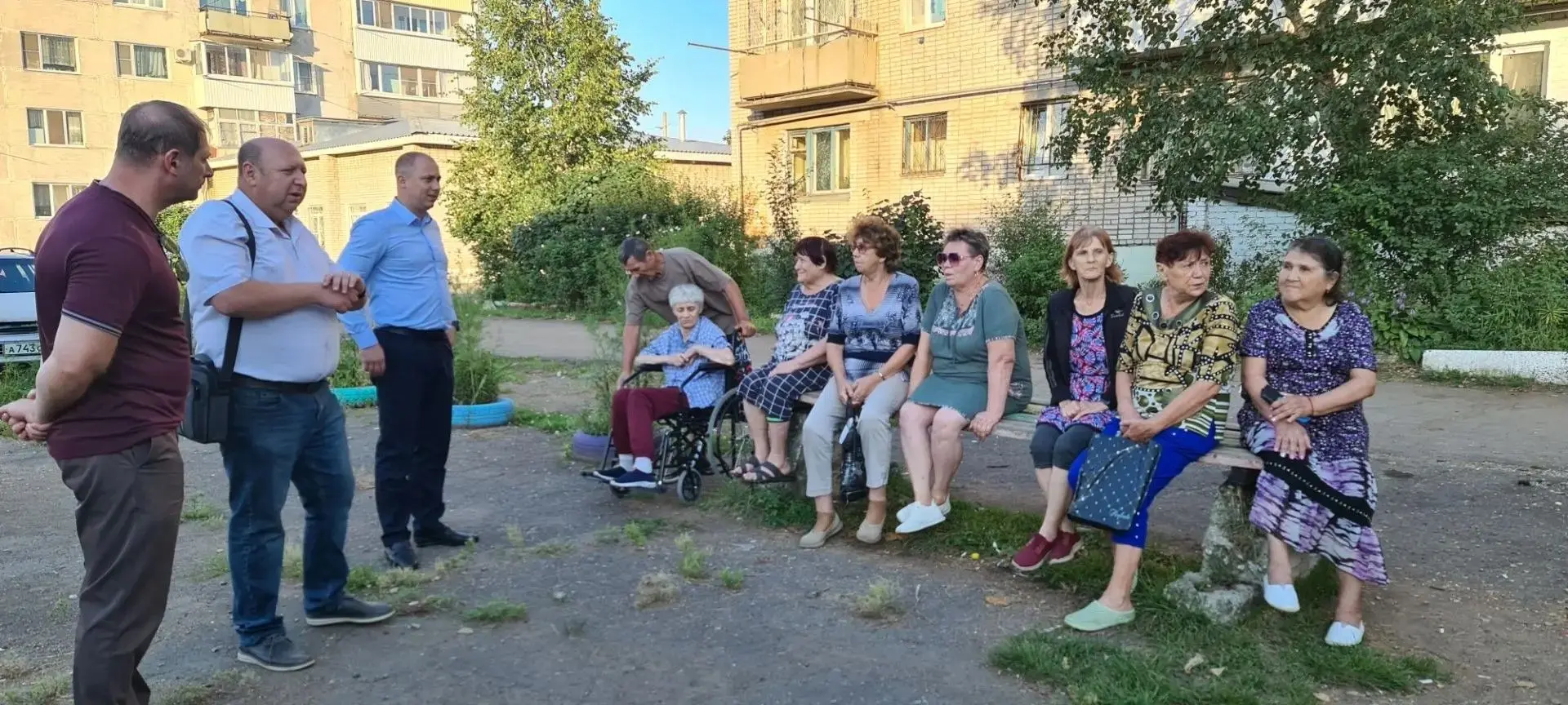 Заместитель председателя Городской Думы Сергей Бурындин принял участие во встрече с жит...
