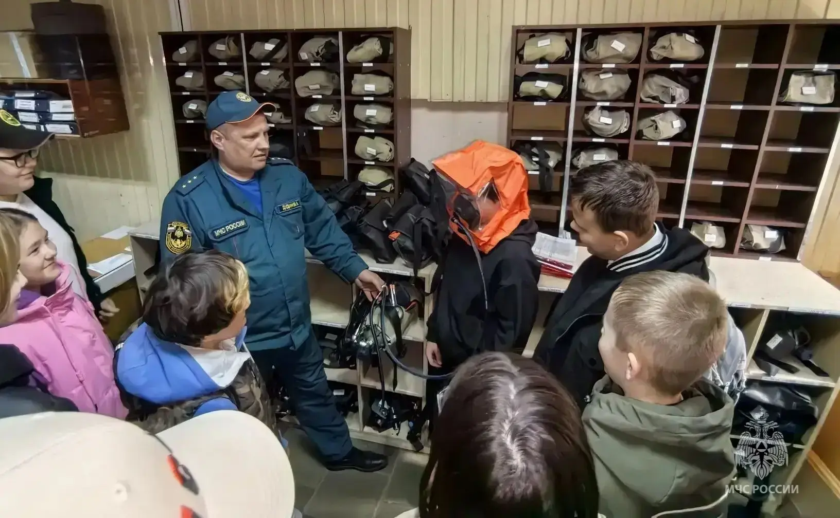 Познавательная экскурсия в пожарно-спасательную часть  🚒🔥Для шестиклассников школы № 3 города Артёмо