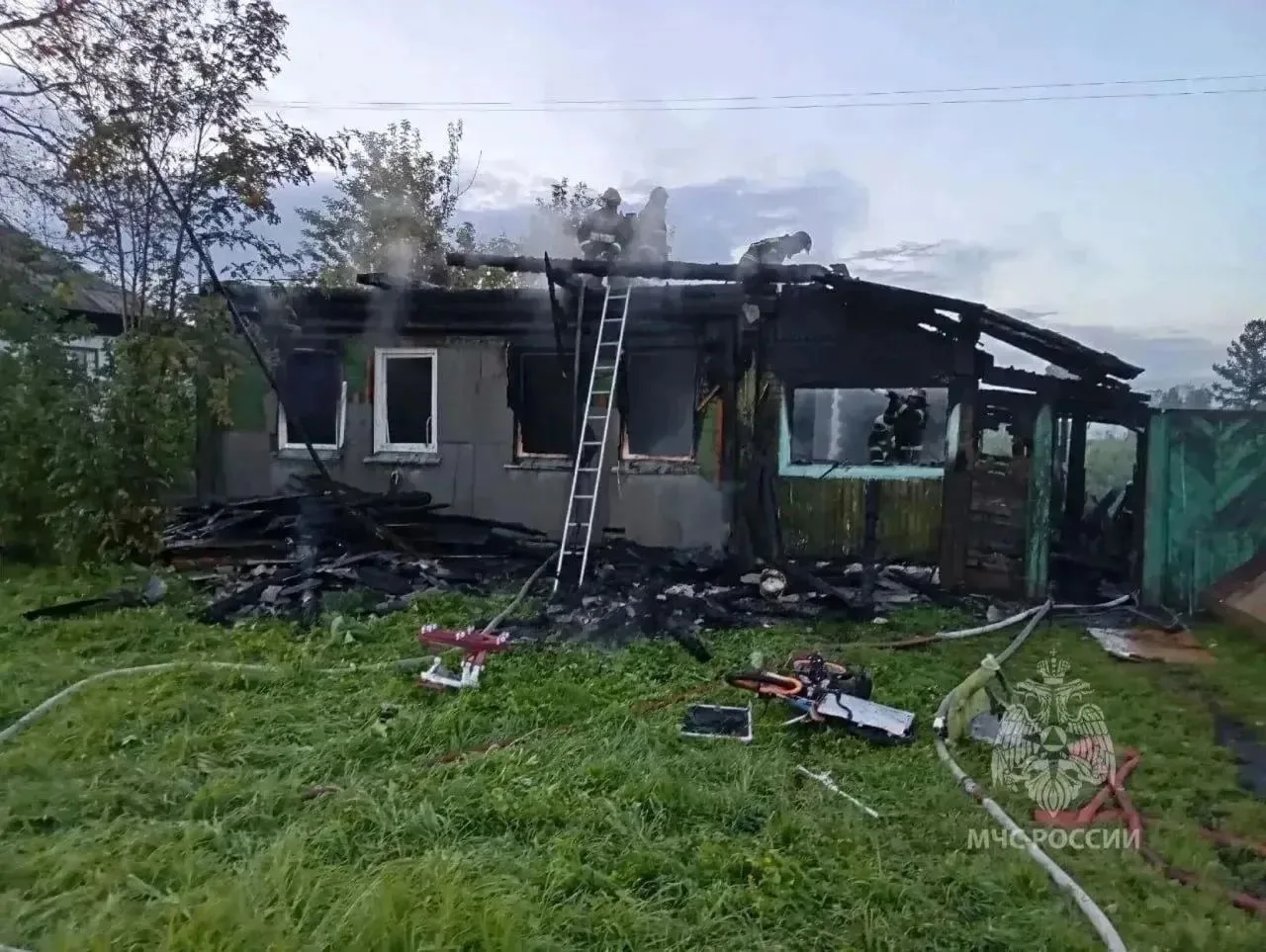 😰Двухлетний мальчик погиб при пожаре в частном доме в Красноярском крае