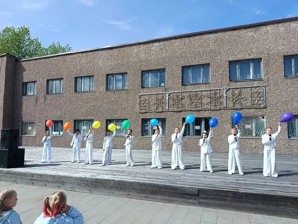 "РАЗНОЦВЕТНЫЙ МИР ДЕТСТВА"
