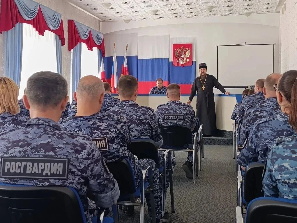 Будни военного духовенства

Кадры пастырского служения на передовой являют нам суровую реальность фр