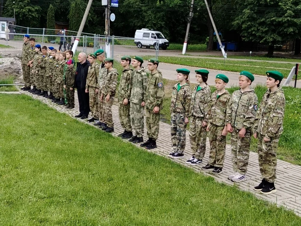 27 мая в преддверии Дня пограничника кадеты 6б класса им. Е. И. Пронина приняли участие в военно-пат
