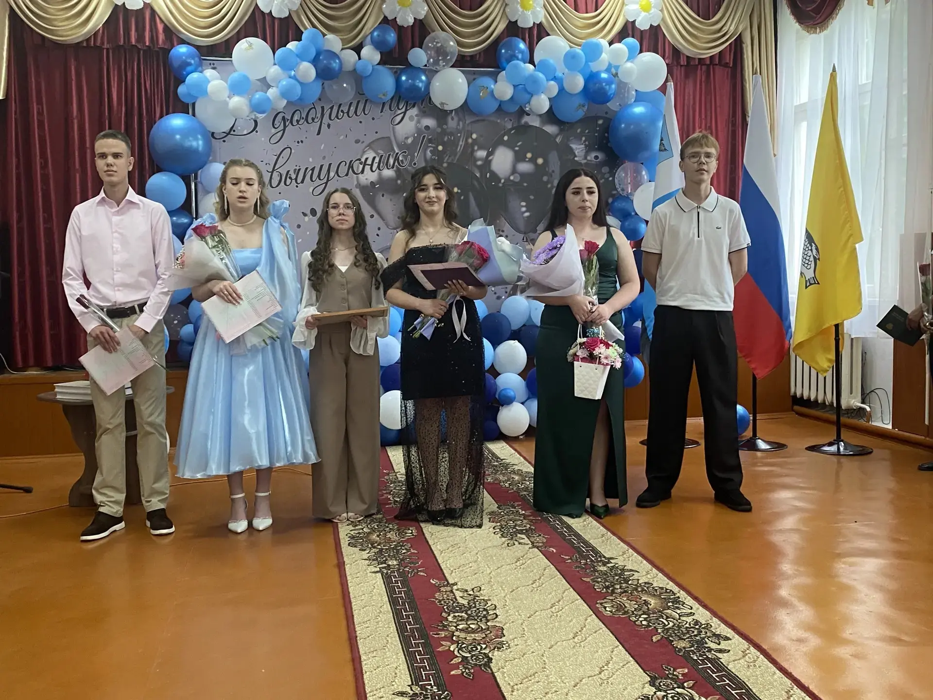 ✨25 июня в МБОУ "Великомихайловская СОШ им. Г. Т. Ильченко" состоялось торжественное вручение аттест