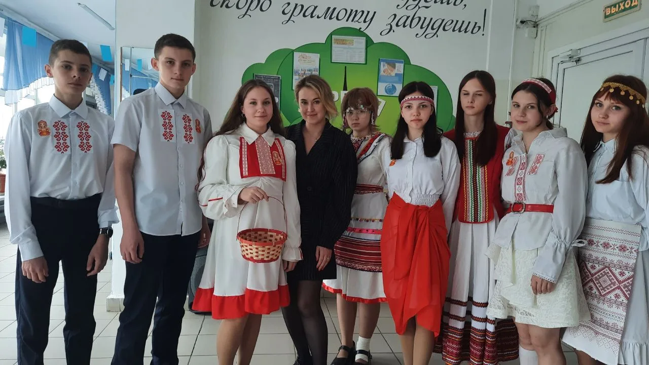 🇷🇺8 «Б» открывает Неделю чувашской культуры🇷🇺  Сегодня учащиеся 8 «Б» класса стали настоящими предст