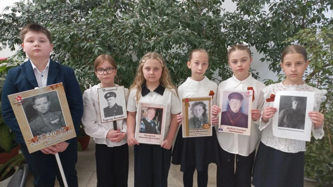 В предверии 9 мая 🎖🕯 советники директора по воспитанию и взаимодействию с детскими общественными объ