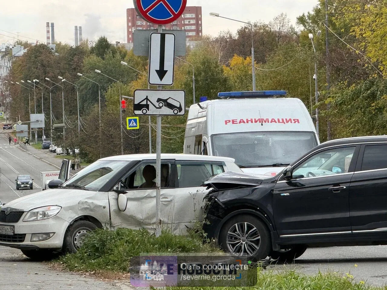 У Детской библиотеки на улице Карла Маркса столкнулись Geely и Škoda, от удара последню...