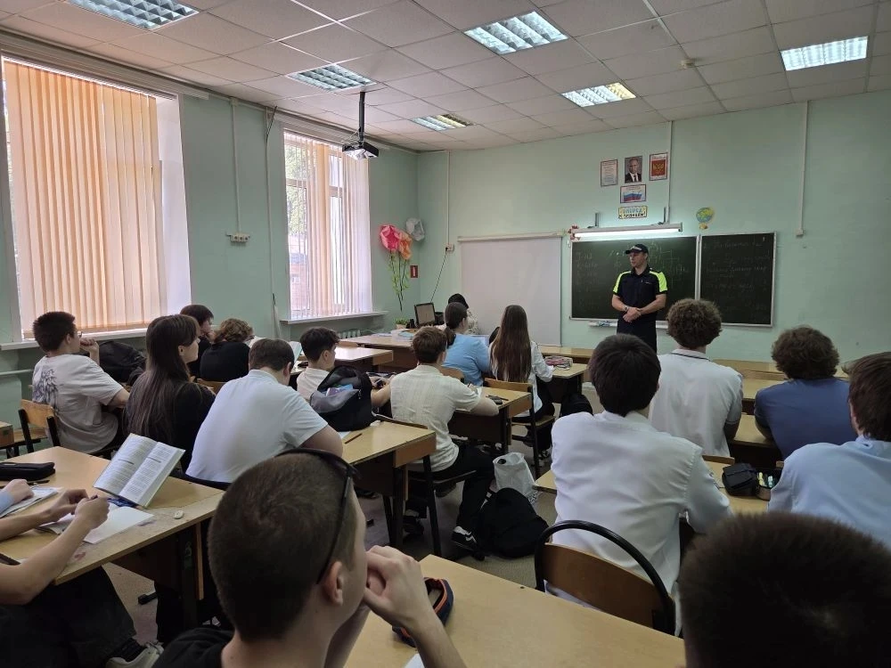 В преддверии долгожданных летних🌞🌞🌞 каникул инспектор Госавтоинспекции лейтенант полиции  А.А.Лещ