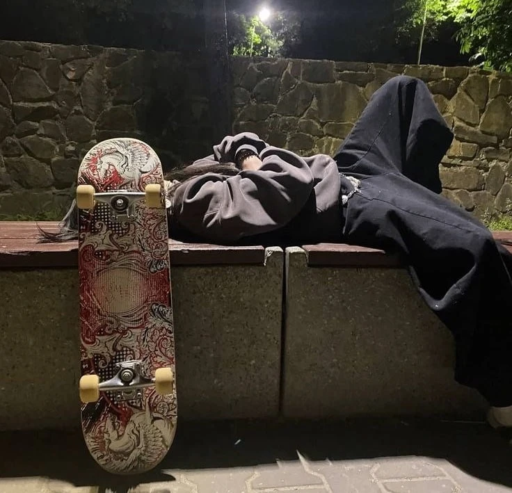 Сегодня отмечаемый день СКЕЙТБОРДИНГА 🛹

вайб?

💋 — о да, скейты - это эстетика лютая!
🙄 — мне од