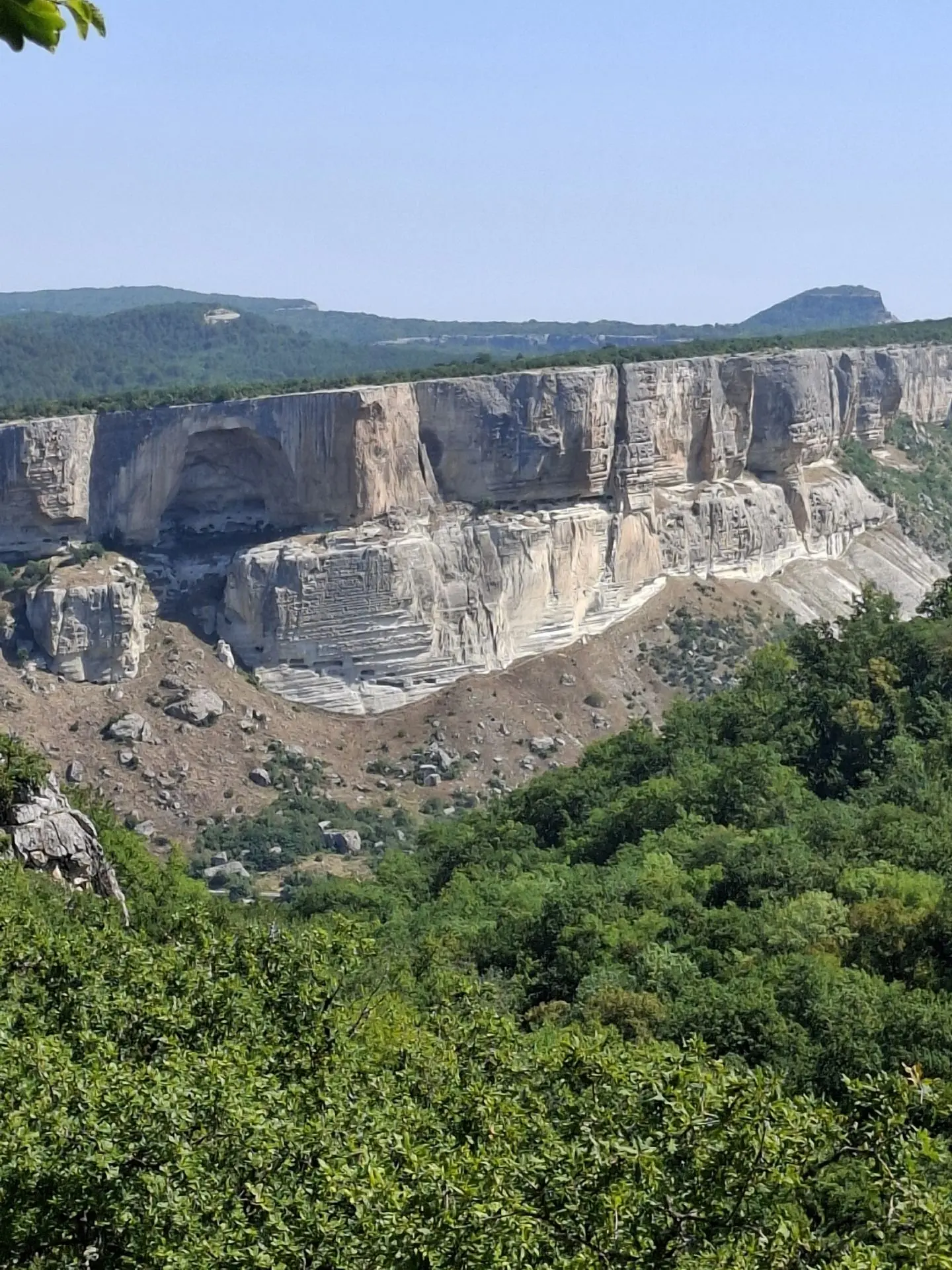 Алимова балка в Бахчисарайском районе,  названа в честь крымского разбойника Алима, кот...