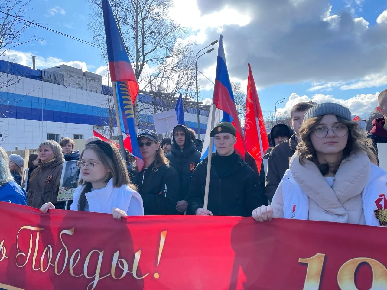 🎖В День Победы наша школа приняла участие в патриотической акции «Бессмертный полк».  Ученики, педаг