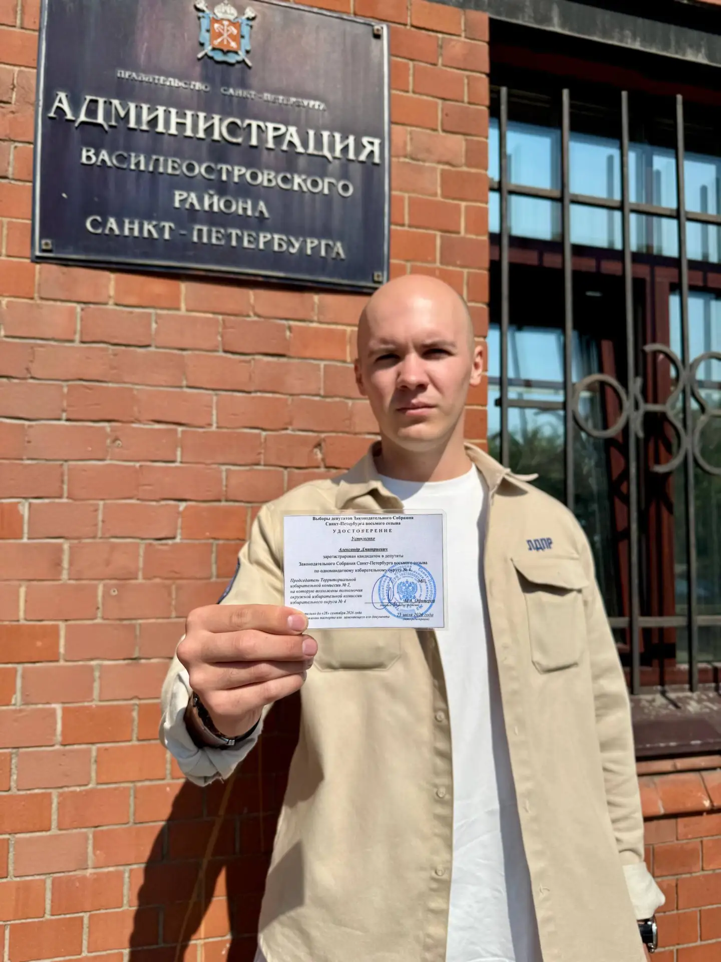 Не думаю, что регистрация кандидата - это момент, когда нужно громче всех говорить о себе.