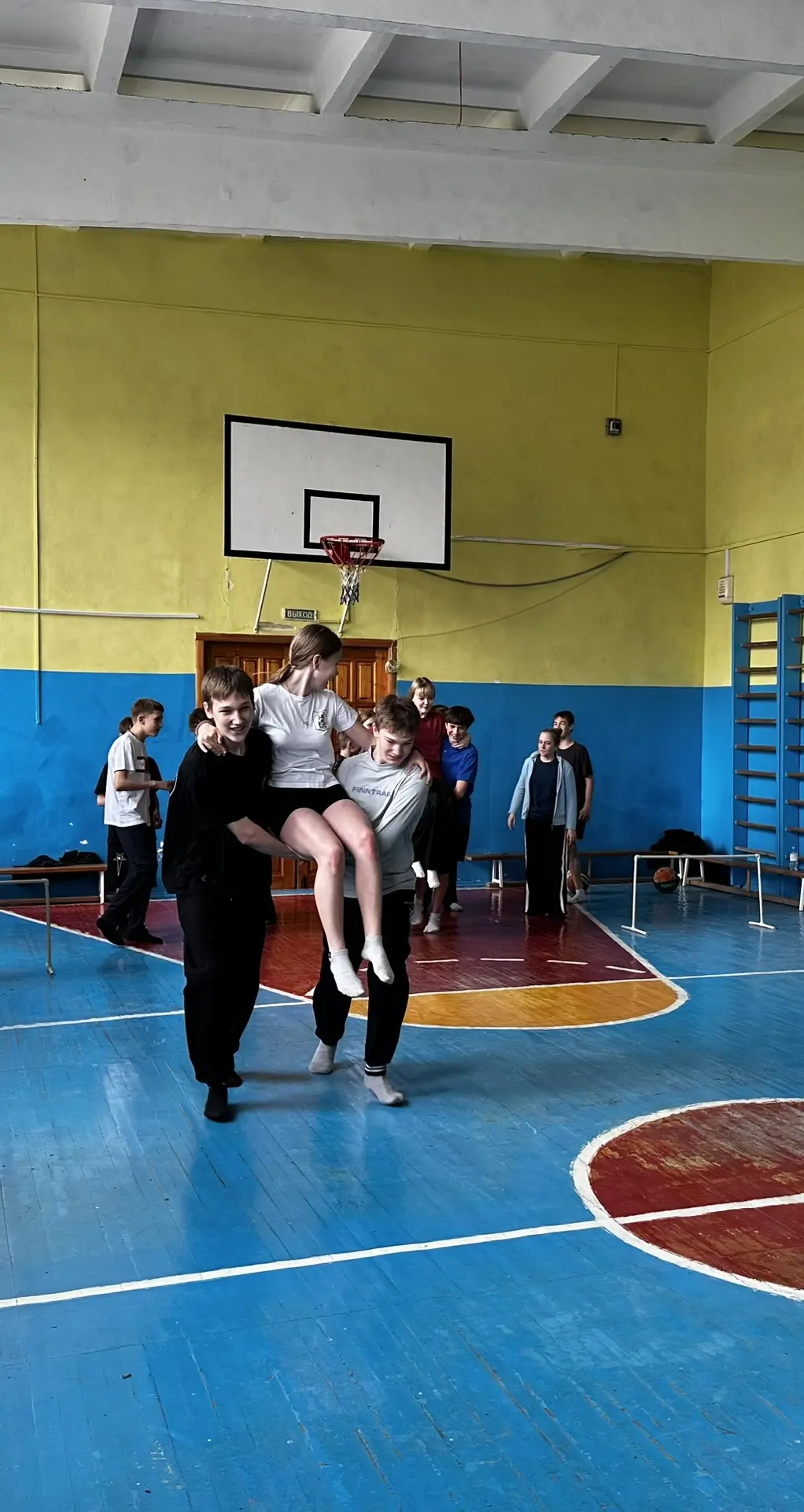 Будь здоров 🏋🏻  В рамках Недели здоровья в нашей школе прошли спортивные эстафеты «Будь здоров»! 💪⚡ 
