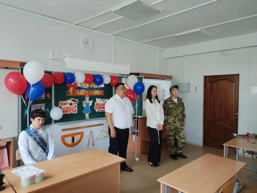 В эти дни по всей республике звенит Последний звонок. Это не просто школьный праздник, это — рубеж, 