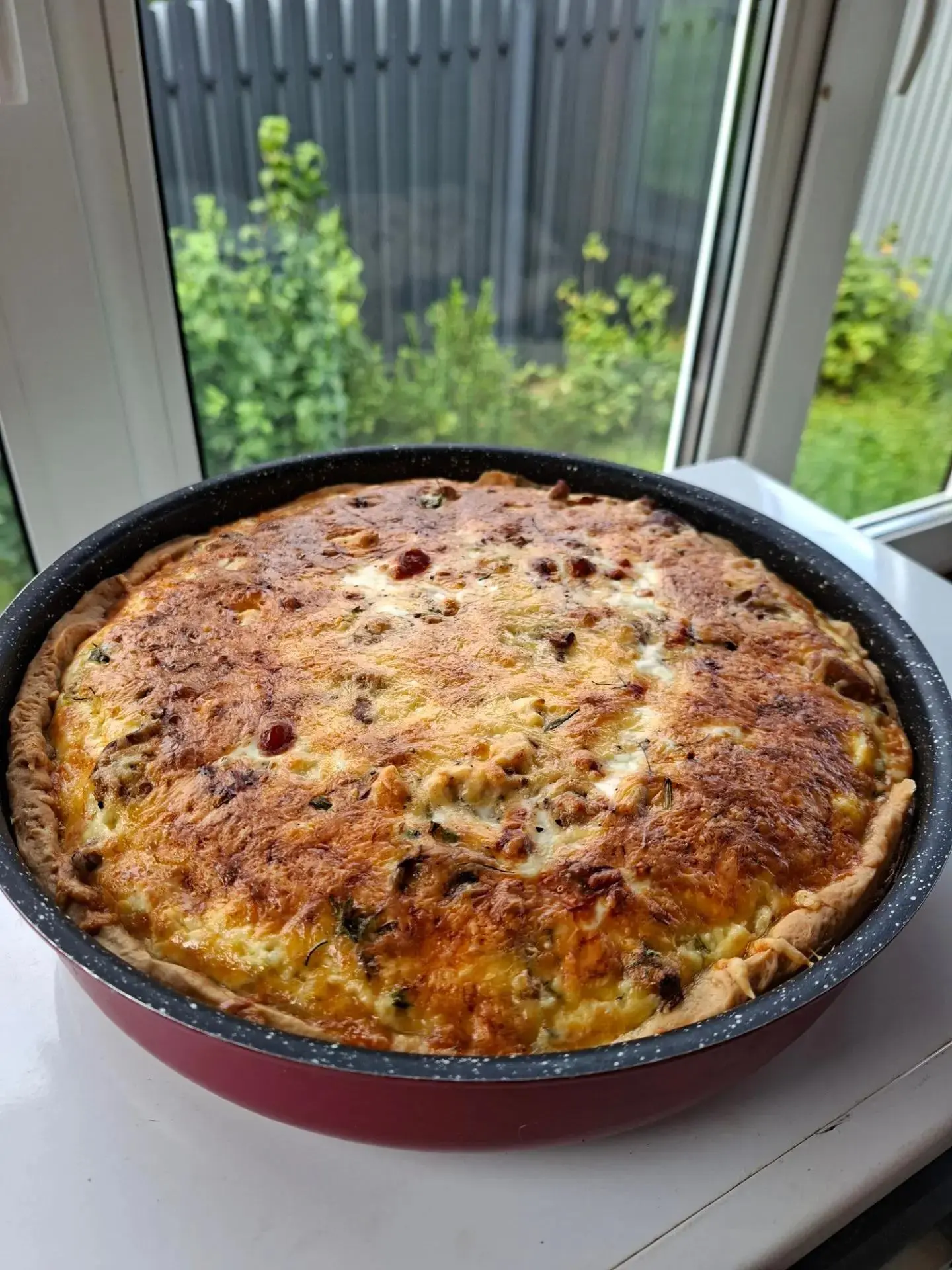🥧 ПИРОГ «ЛЕСНОЙ КИШ» НА ЗАКВАСКЕ
Нежное песочное тесто на опаре + сочная грибная начинка с курицей 