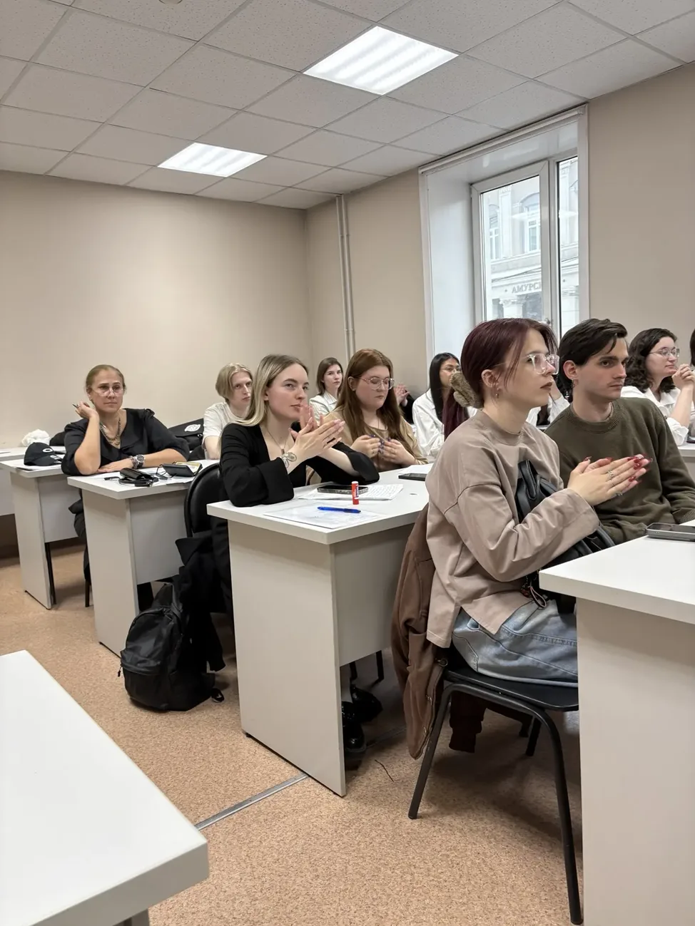 🧑🎓 В БГУ начался сезон защит выпускных квалификационных работ по направлениям подготовки «Лингвист