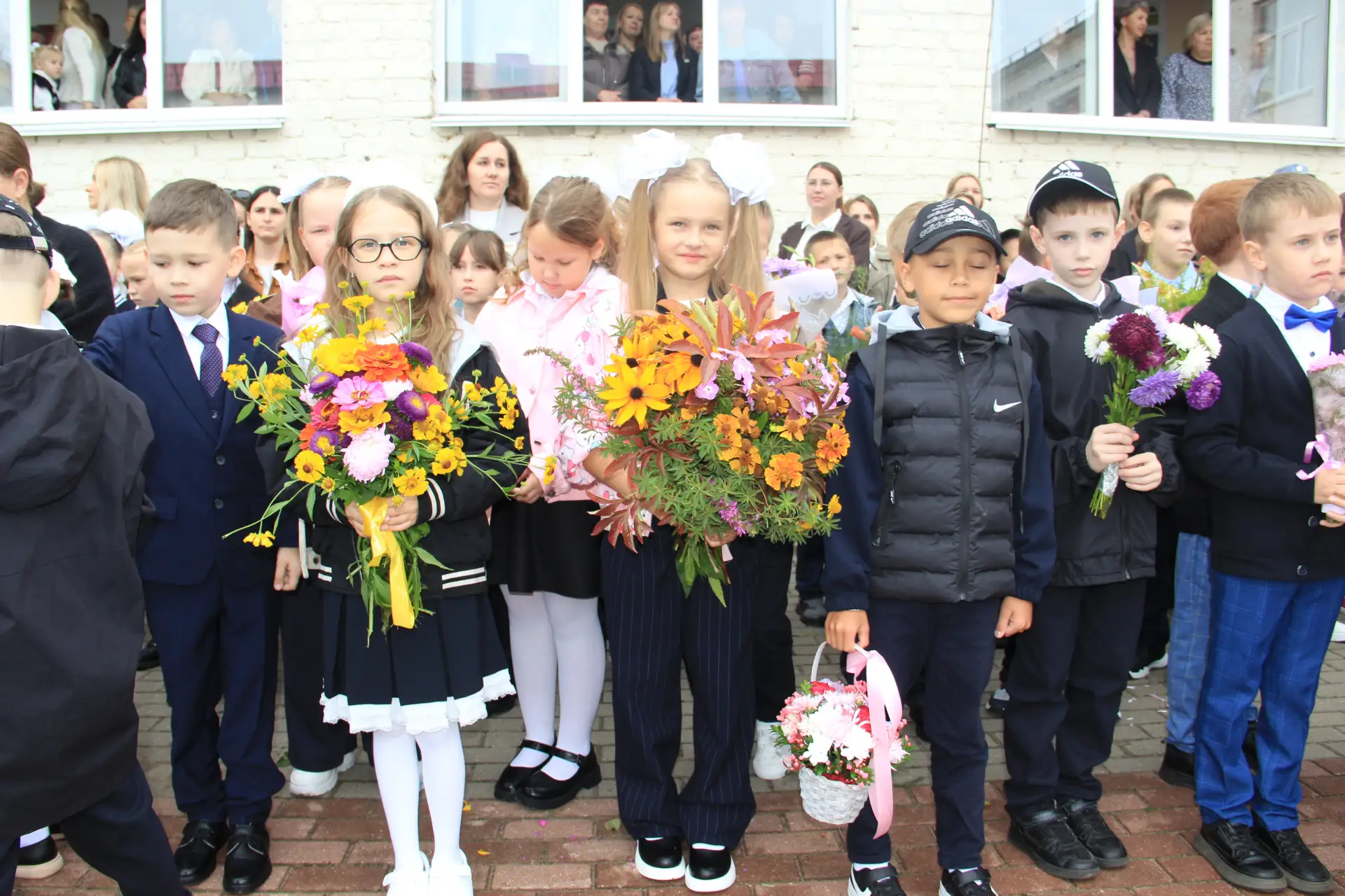 Снова в школу! 🔔 В Шарангской средней школе прозвенел первый звонок!