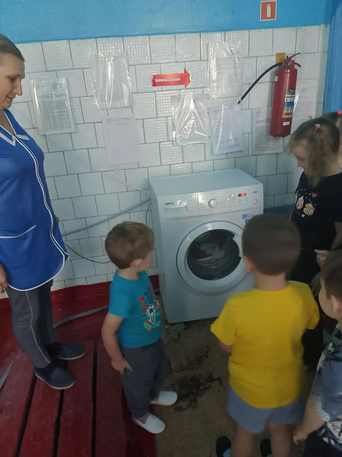 " Добрые игры" в средней групп "Фантазёры" Игра-экскурсия " Кто заботится о нас в саду""