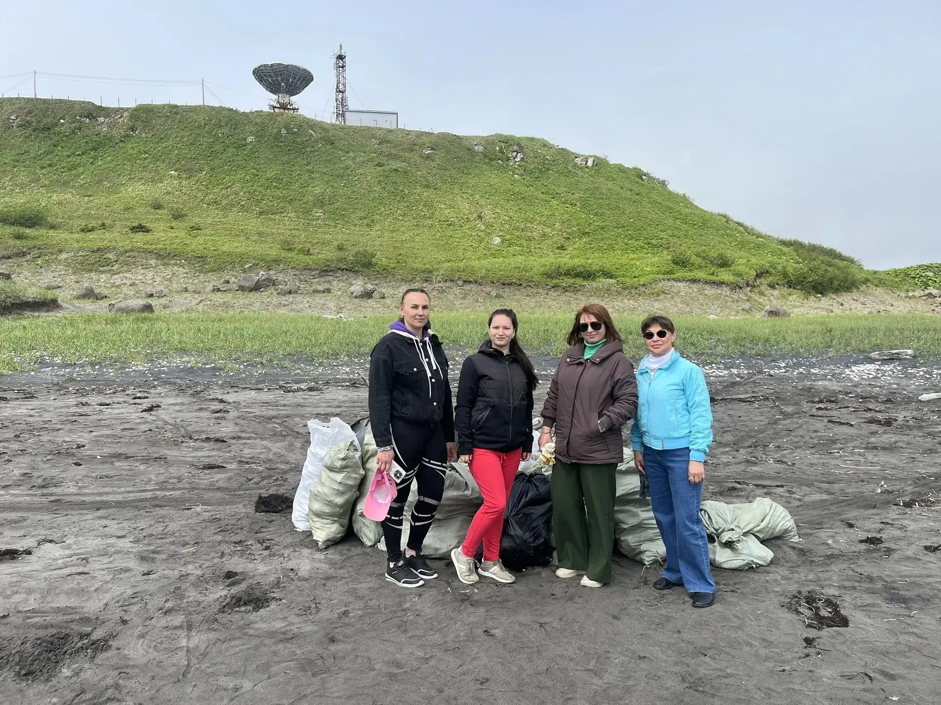 Чистый берег — это наш общий вклад в природу! 🌊В пятницу наш коллектив присоединился к дружной кома