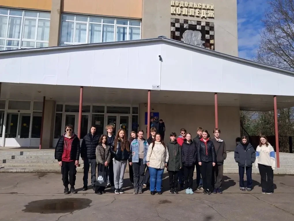 Сегодня учащиеся 8–9 классов МОУ СОШ №12 посетили день открытых дверей в колледже имени Никулина (от