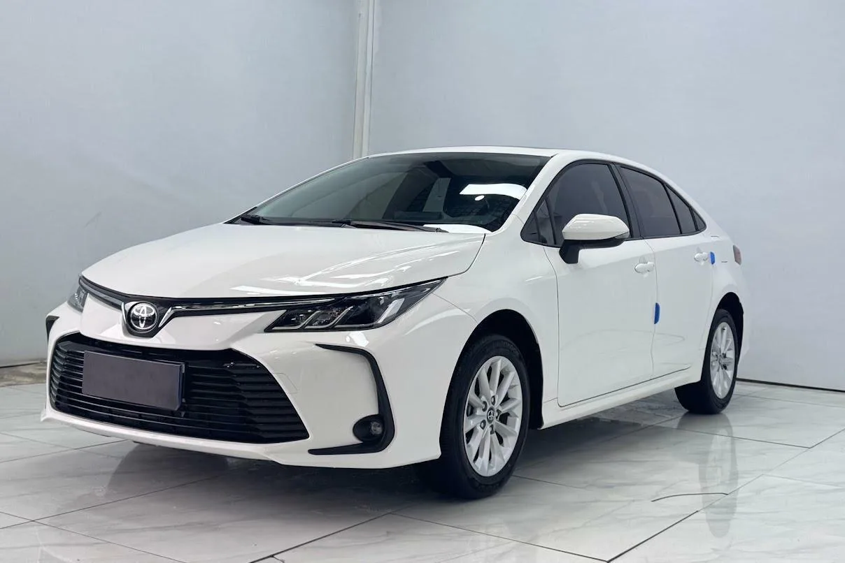 🇨🇳TOYOTA COROLLA
⏺авто в наличии в Китае

- 2021 год
- 1,2 л., 116 л.с., бензин
- вариатор, передн