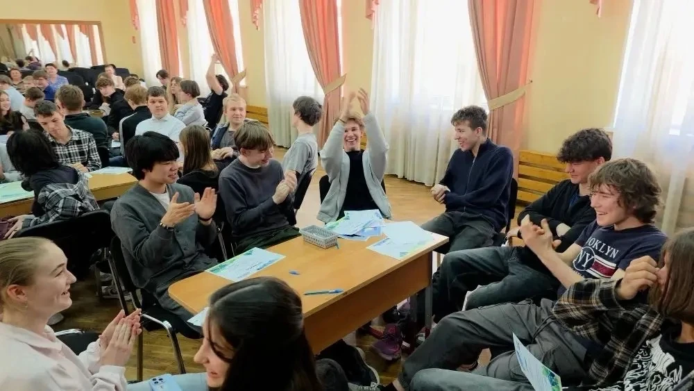 📅 27 марта к нам в школу, в гости к туристскому клубу «Прометей», приехали сотрудники Лаборатории пу