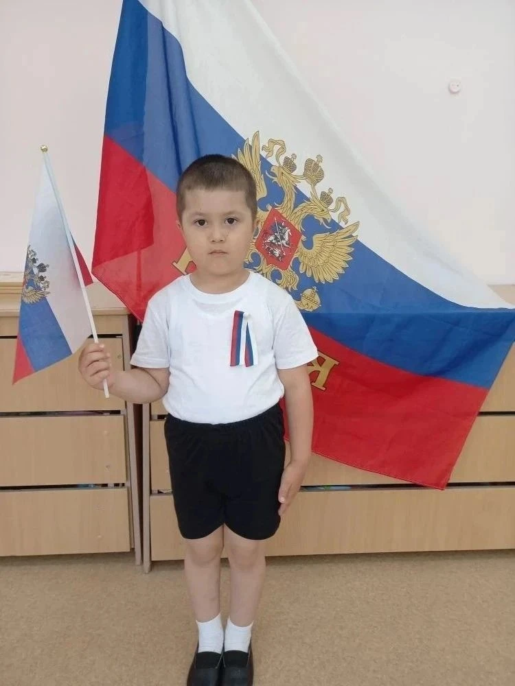 Амир Раджабов поздравляет всех с наступающим праздником