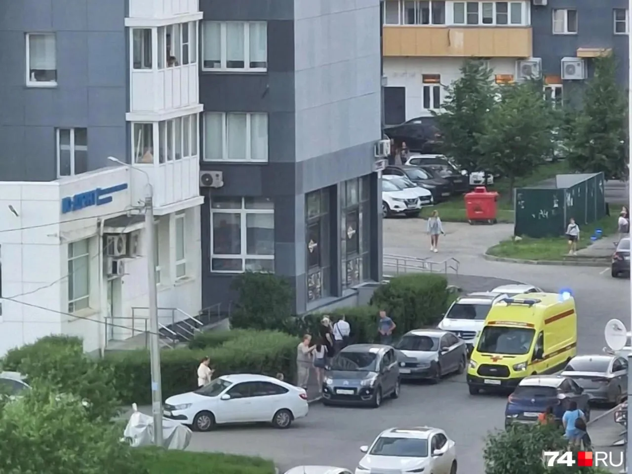 13-летняя девочка разбилась насмерть, выпав из окна многоэтажки на Тополиной Аллее

Трагедия произош