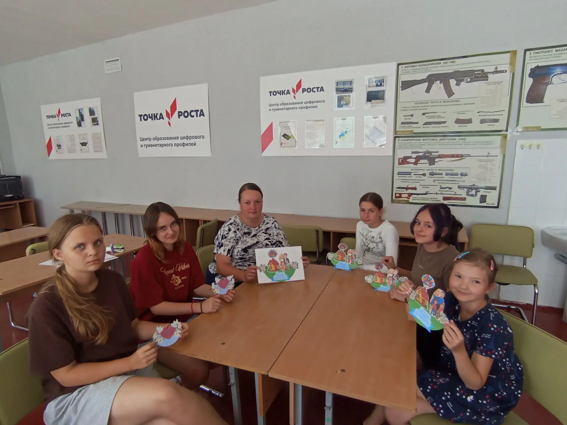 🎉 Творческая мастерская ко Дню семьи, любви и верности — прошла! 🎉

❤️Вместе мы создавали аппликац
