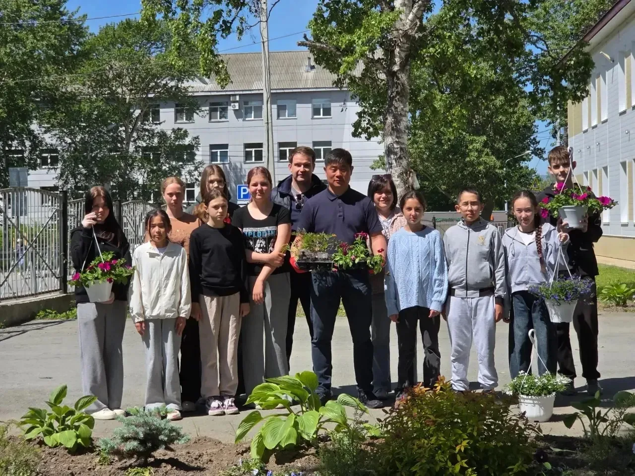 Школа — наш общий дом!🏫🌸
Мы проводим здесь большую часть времени, и, конечно, хочется, чтобы школь