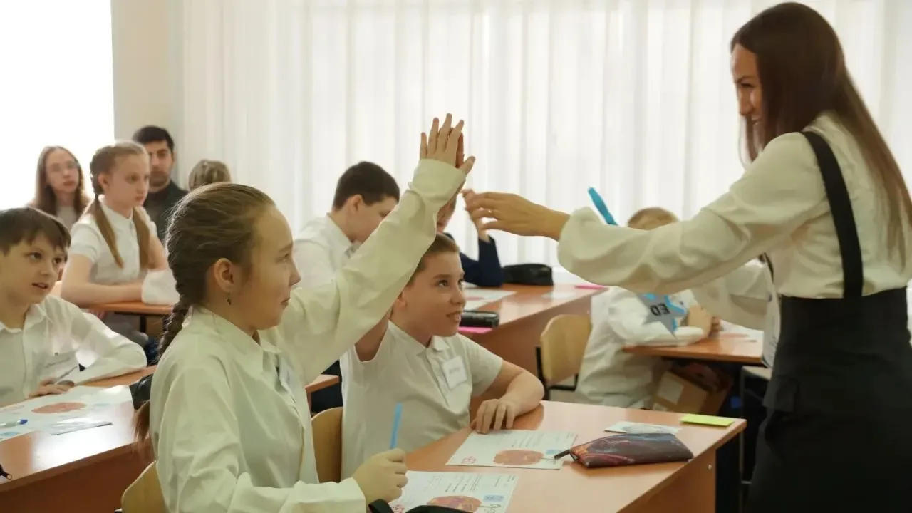 Коллектив МАОУ «Школа №15 г. Благовещенска» поздравляет Белоус Лиану Анатольевну, нашего замечательн